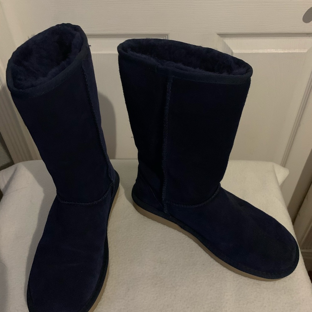 Dark blue Ugg boots (Koolaburra)  size 8,